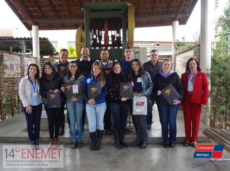 Estudantes do 14º ENEMET visitam as instalações do Grupo